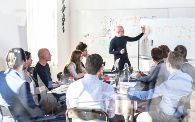 Contrôler le respect des cahiers des charges : le rôle clé des contrôleurs de l’ADEF